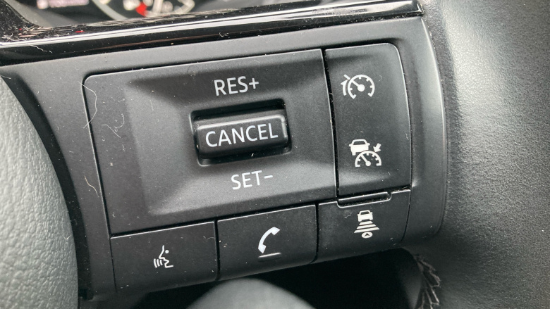 Nissan Qashqai 1.3 DiG-T MH N-Connecta 5dr Petrol Hatchback